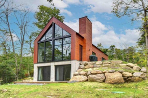 Modern Scandinavian Chalet with Jacuzzi, Pool, Lake